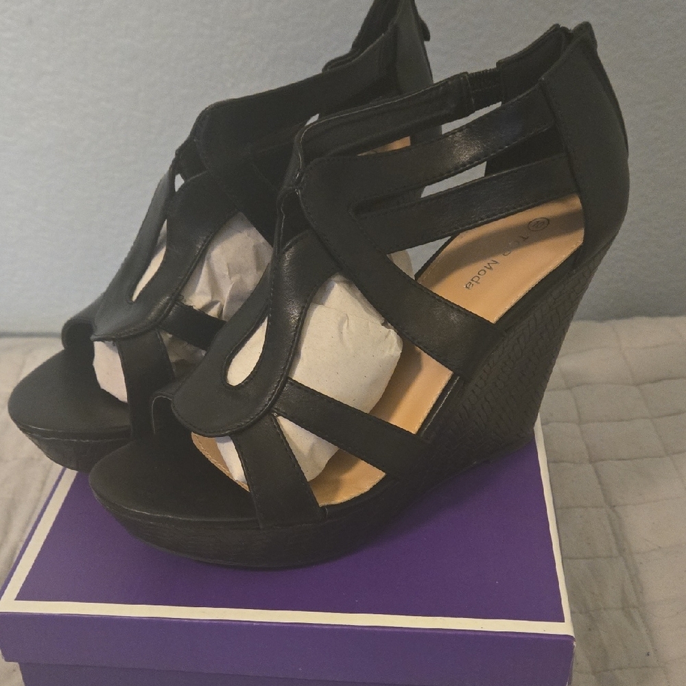 TOP Moda Black Strappy Wedges